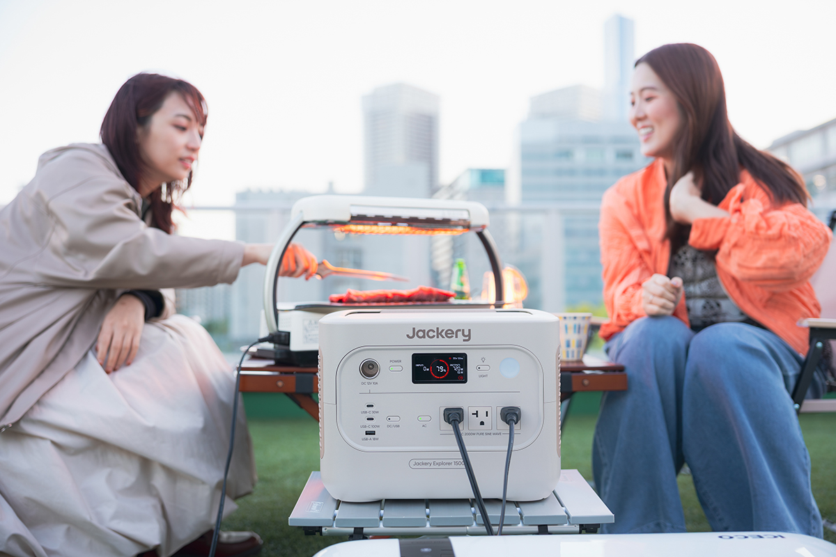 家庭用の調理器具も使いながら、サクッとバーベキューの準備が完了。電気が使えることで、アウトドアで楽しむためのハードルは下がる