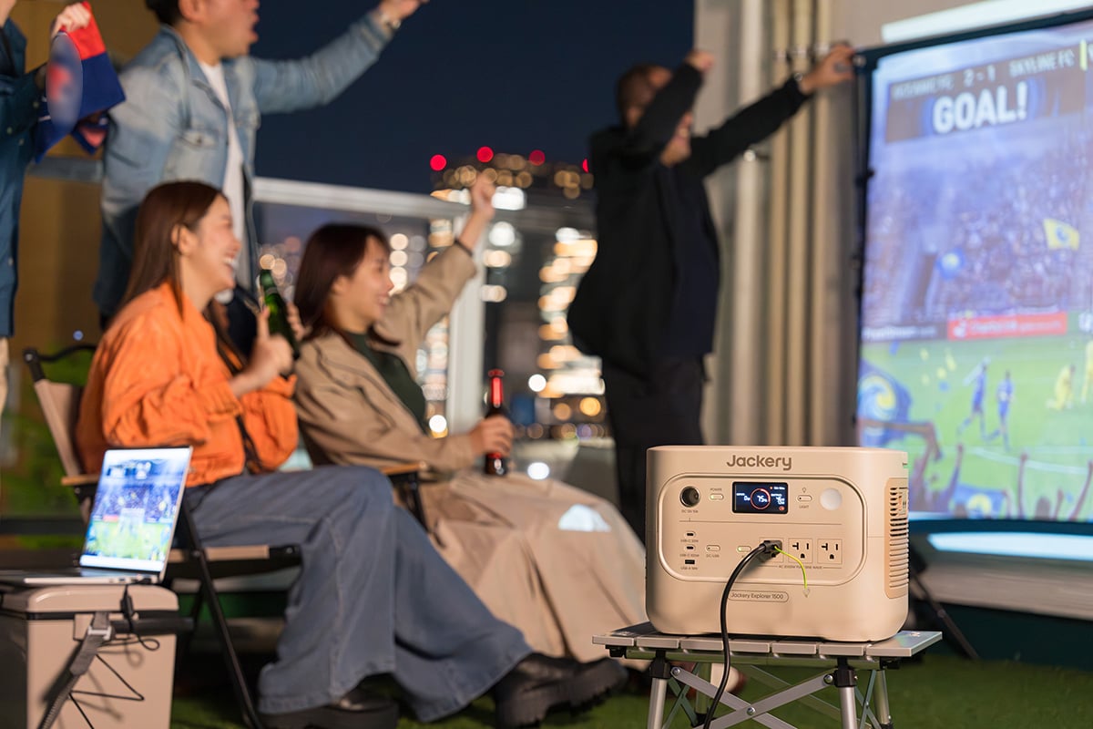 ポータブル電源が都心で過ごす夜を変える──Jackeryがかなえる“オフグリッド”なスポーツ観戦【PR】