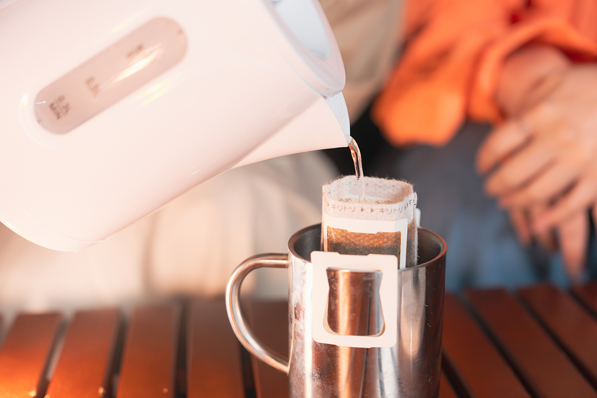 ポータブル電源の余った電気を使ってコーヒーを入れた。電気ケトルも使えるのだ