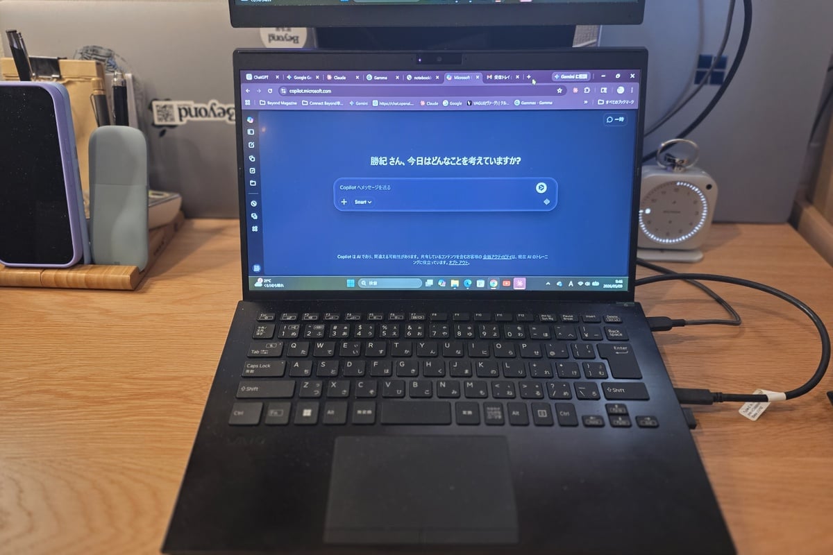 Copilotを開きながら作業するReborn VAIOのイメージ。ChatGPT、Claude、Gemini、NotebookLMなど複数のAIツールを日常的に行き来する使い方でも、仕事道具として大きな不足は感じませんでした