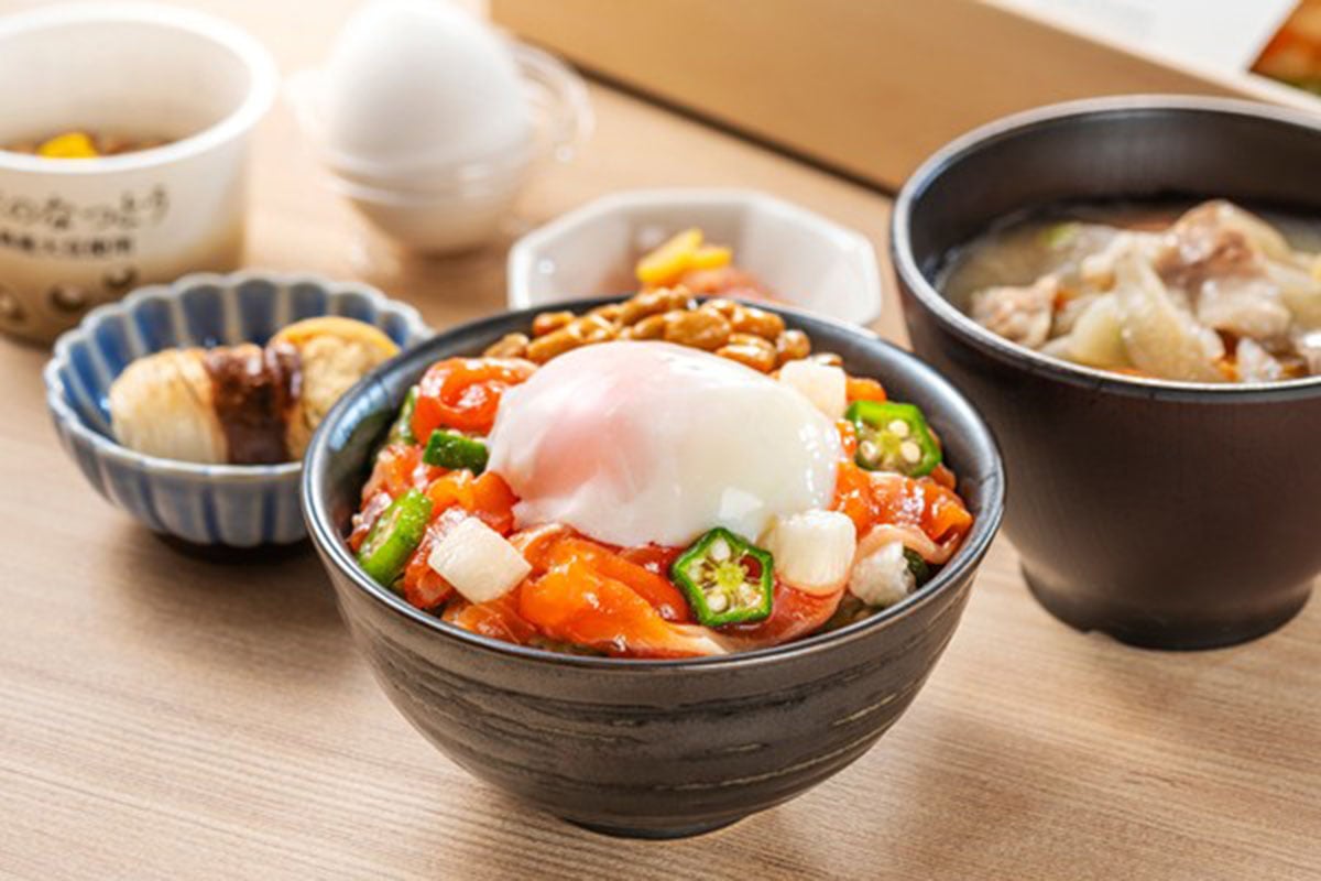 朝食：群馬県産 シルクサーモンのねばねば丼