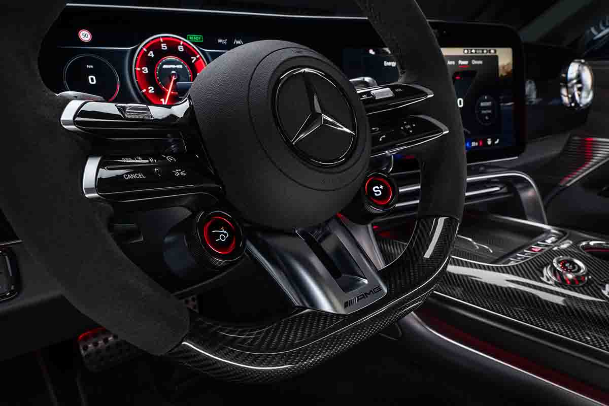 世界初公開されたメルセデスAMG新型「GT 4ドアクーペ」