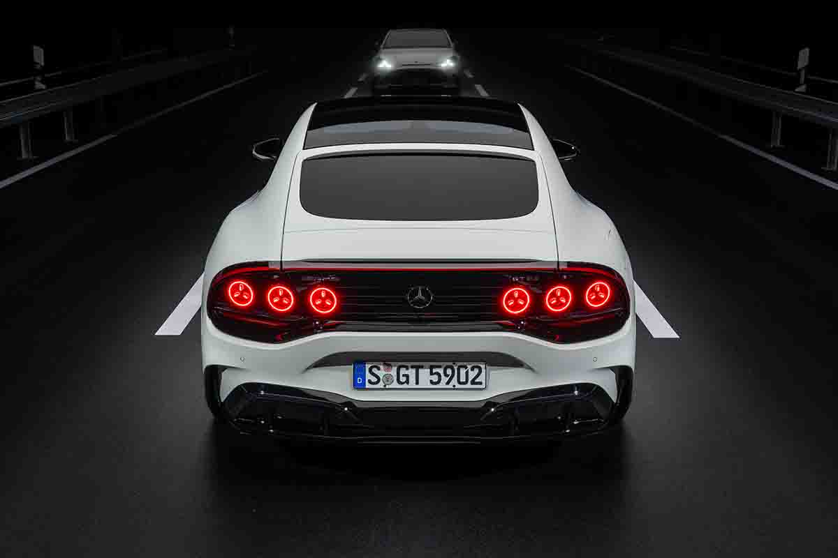 世界初公開されたメルセデスAMG新型「GT 4ドアクーペ」