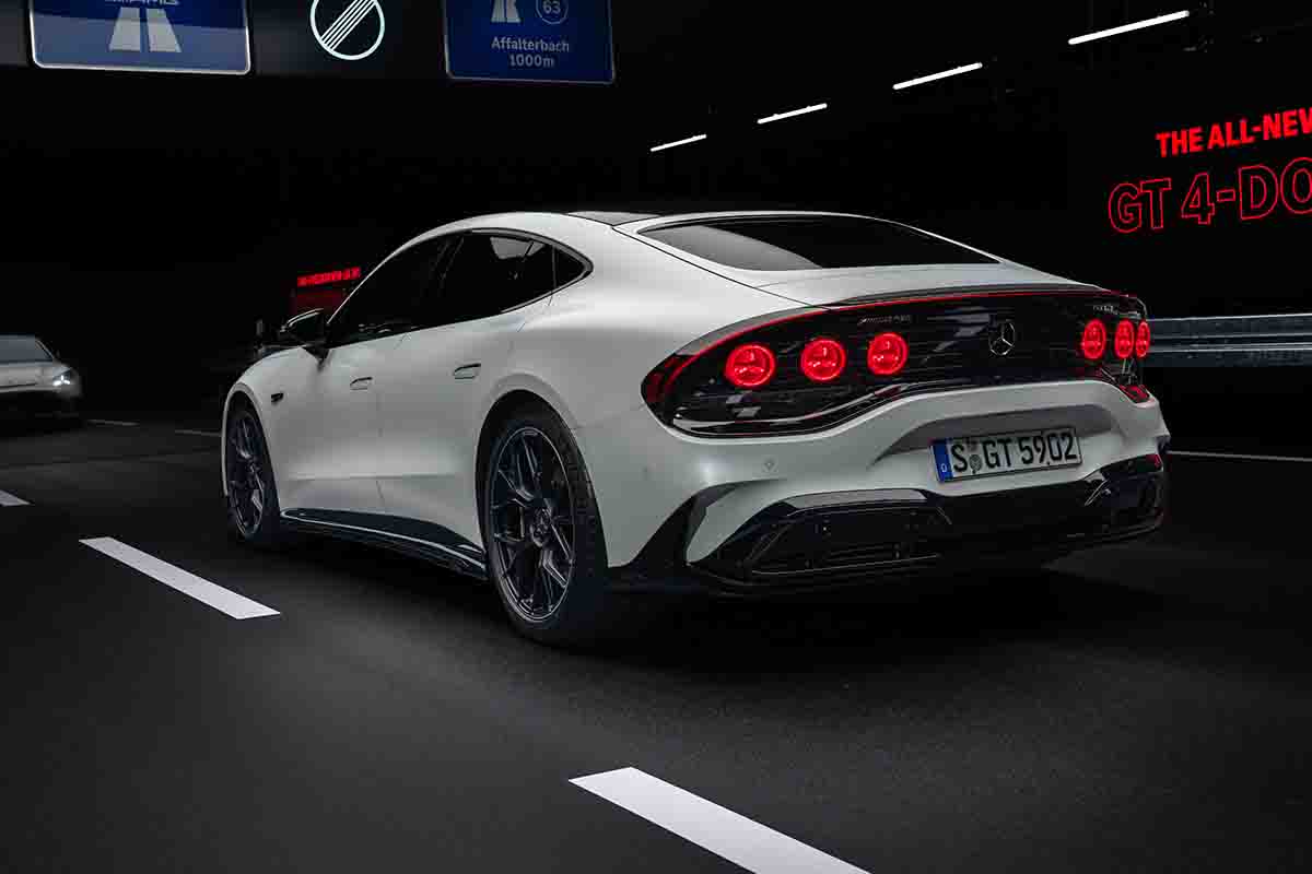 世界初公開されたメルセデスAMG新型「GT 4ドアクーペ」