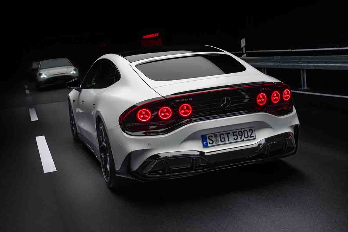 世界初公開されたメルセデスAMG新型「GT 4ドアクーペ」