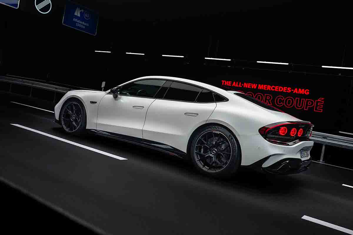 世界初公開されたメルセデスAMG新型「GT 4ドアクーペ」