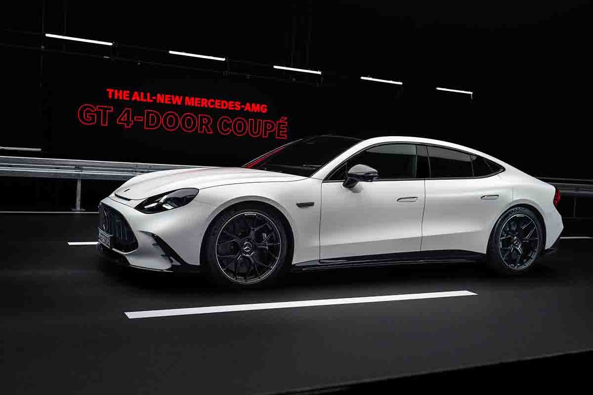 世界初公開されたメルセデスAMG新型「GT 4ドアクーペ」