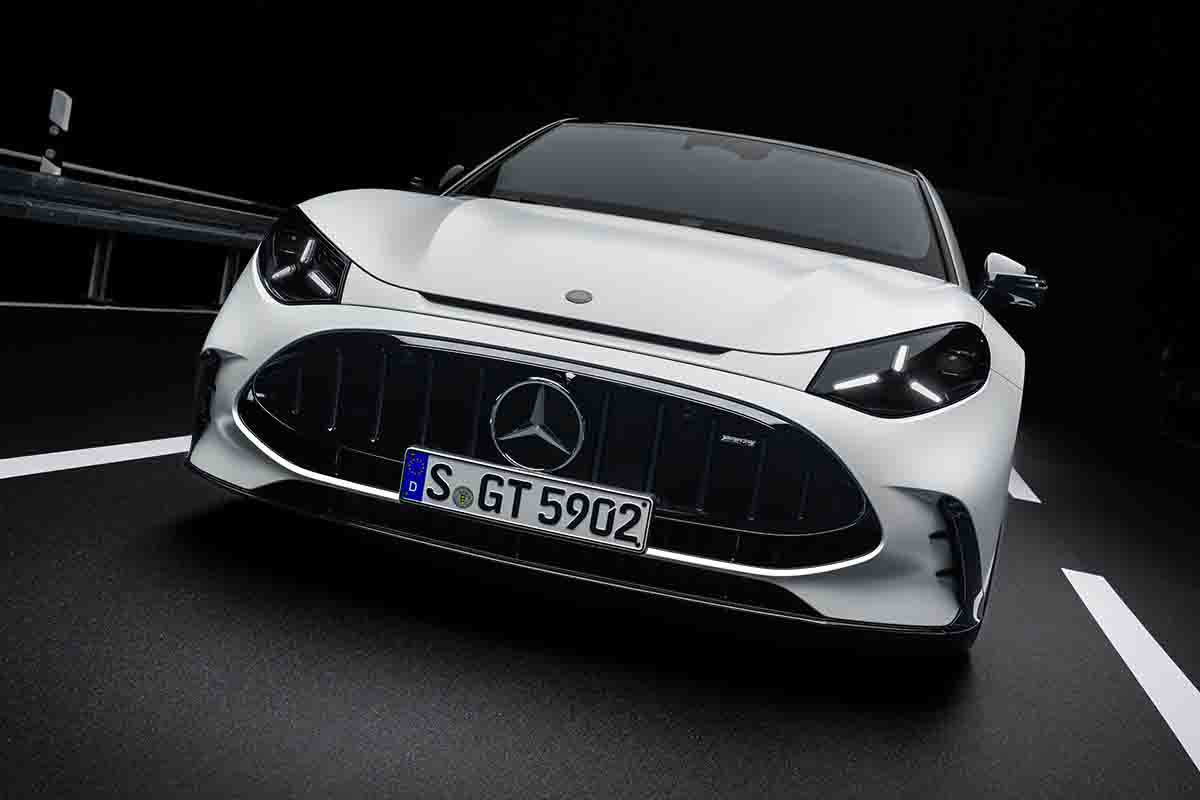 世界初公開されたメルセデスAMG新型「GT 4ドアクーペ」