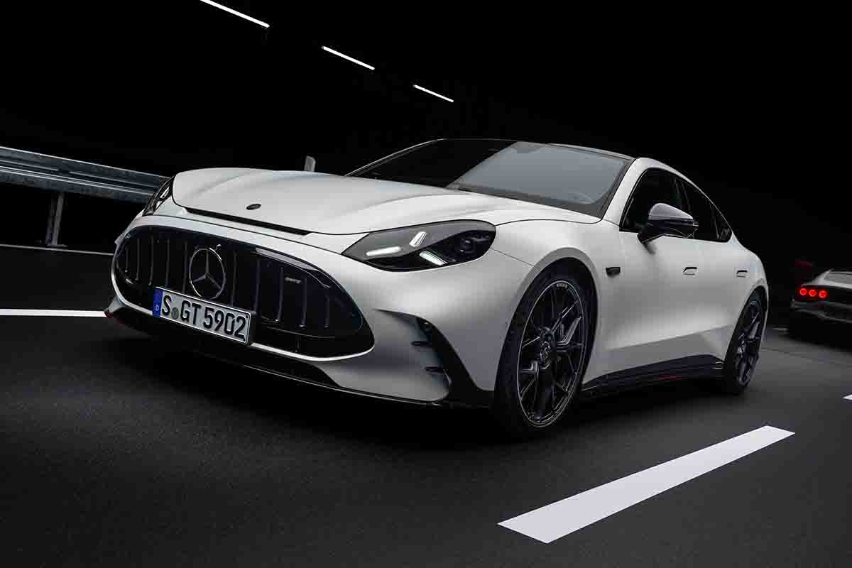 世界初公開されたメルセデスAMG新型「GT 4ドアクーペ」