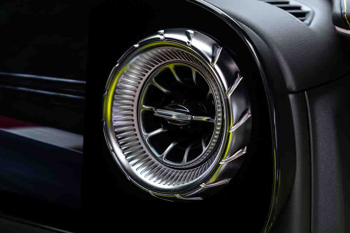 世界初公開されたメルセデスAMG新型「GT 4ドアクーペ」