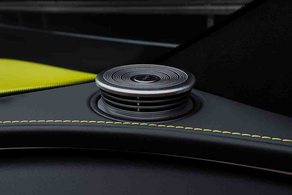 世界初公開されたメルセデスAMG新型「GT 4ドアクーペ」