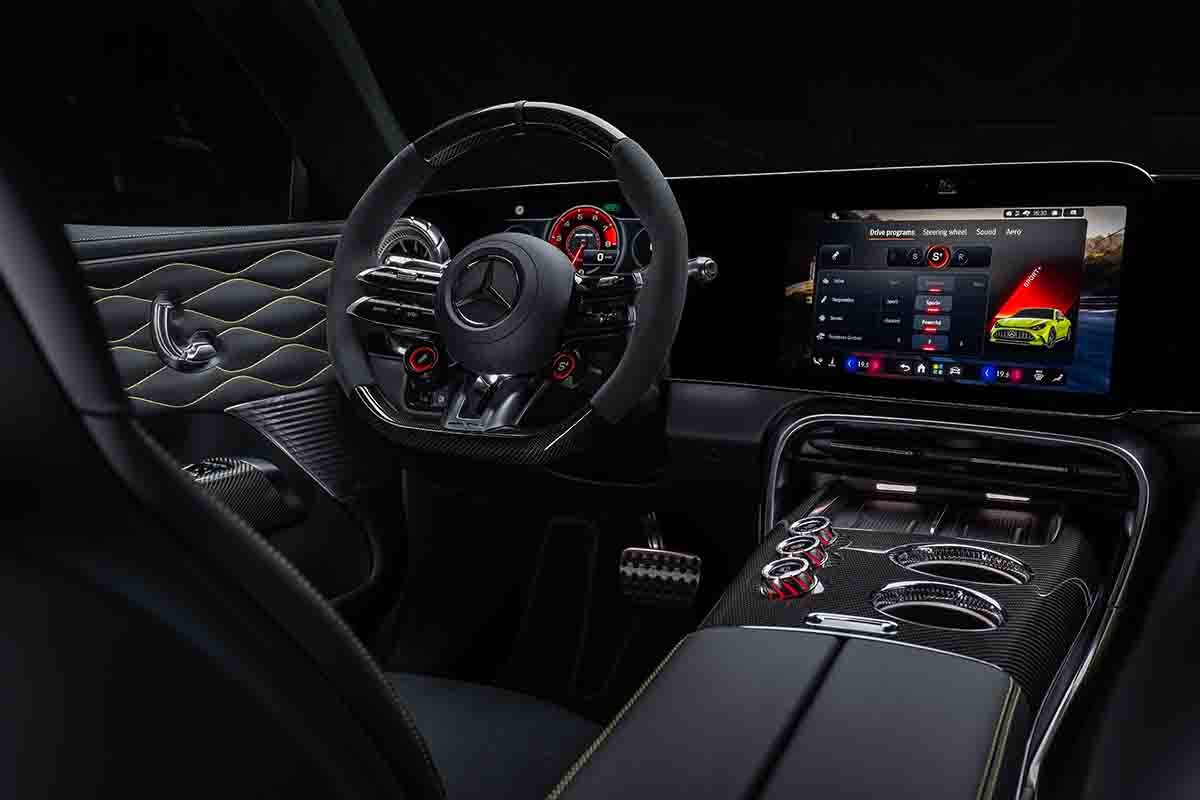 世界初公開されたメルセデスAMG新型「GT 4ドアクーペ」
