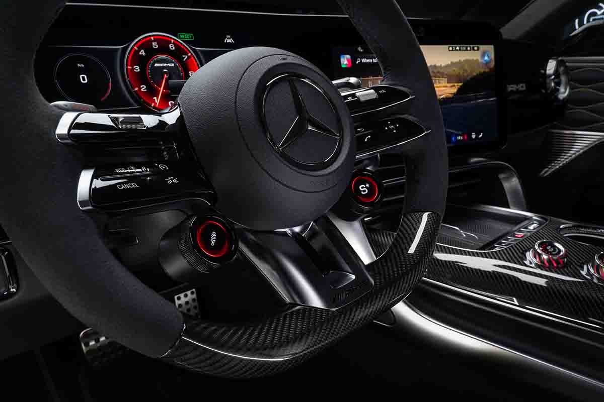 世界初公開されたメルセデスAMG新型「GT 4ドアクーペ」