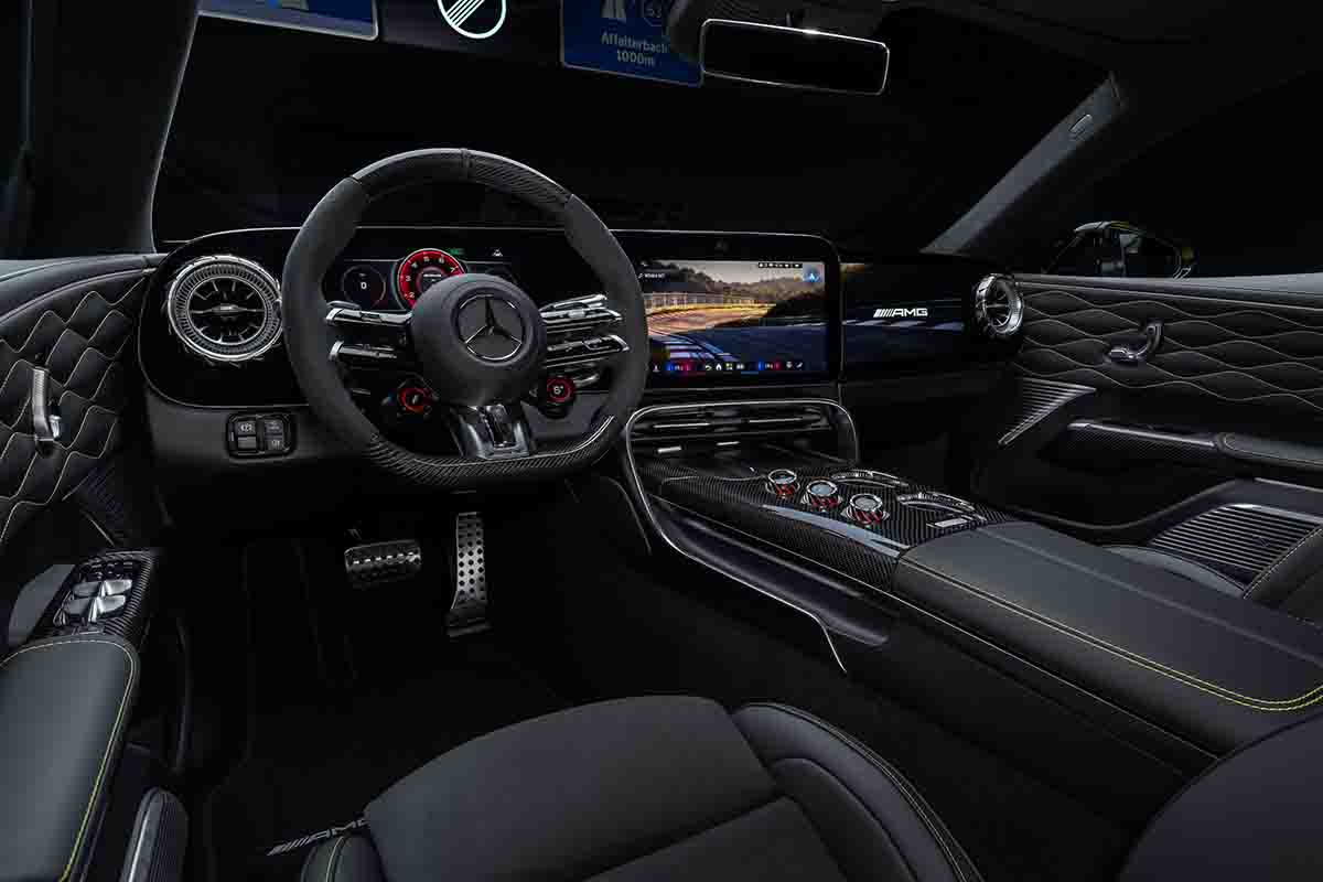 世界初公開されたメルセデスAMG新型「GT 4ドアクーペ」