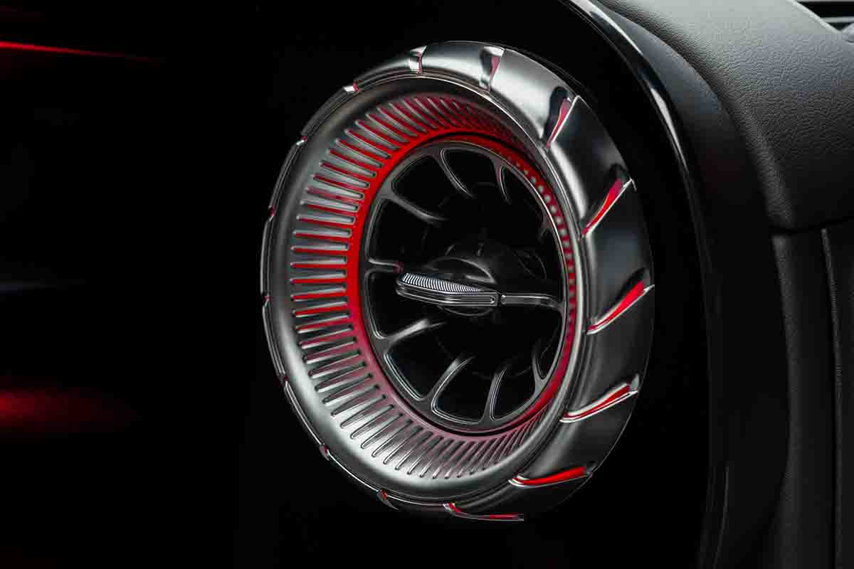 世界初公開されたメルセデスAMG新型「GT 4ドアクーペ」