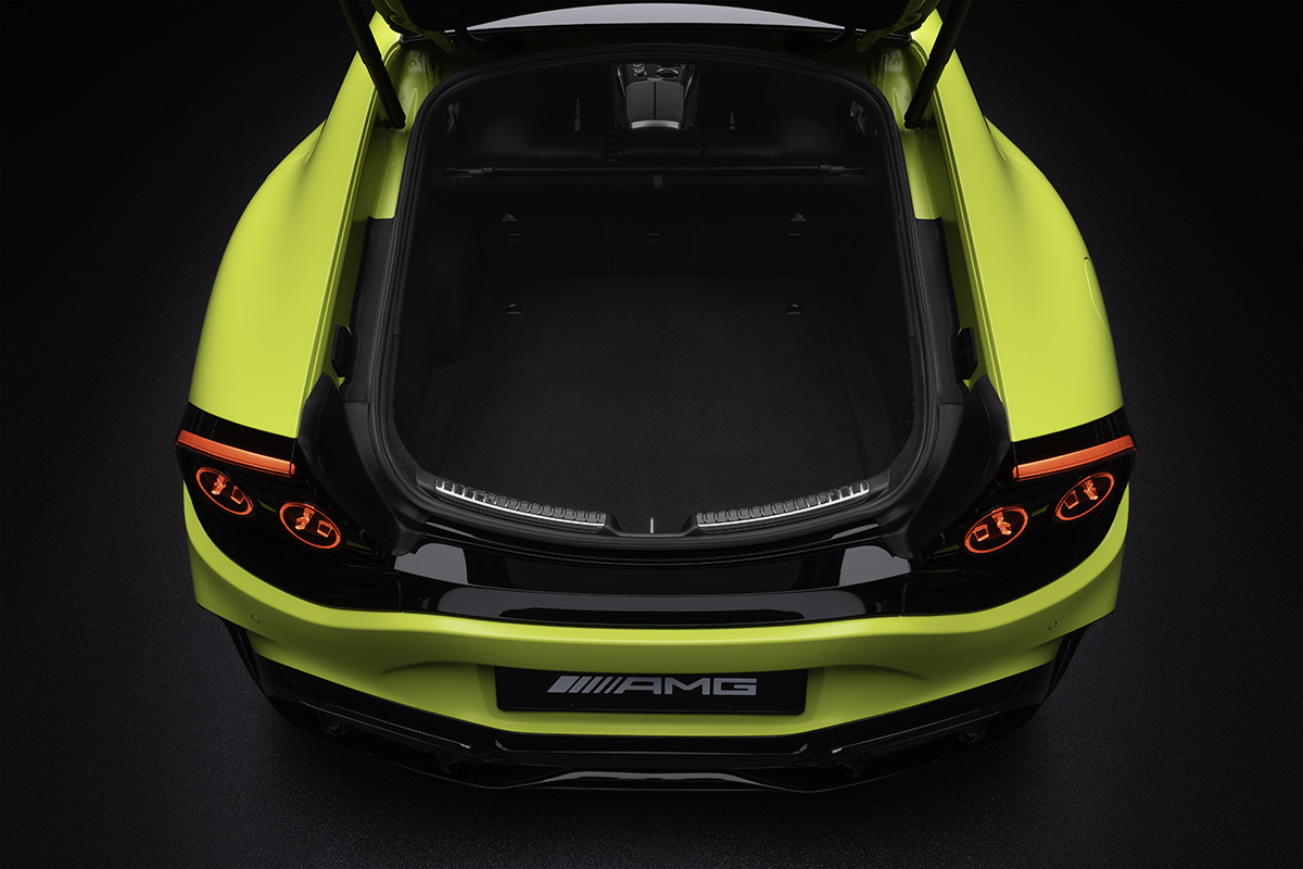 世界初公開されたメルセデスAMG新型「GT 4ドアクーペ」