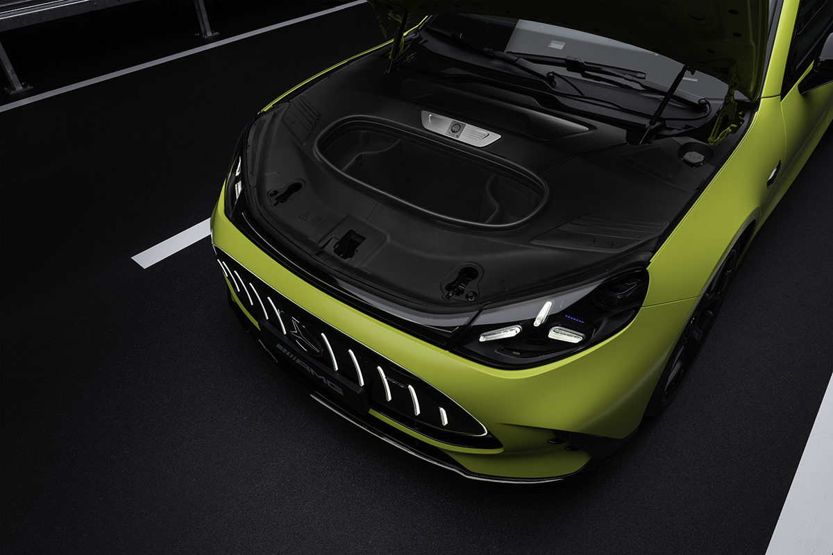 世界初公開されたメルセデスAMG新型「GT 4ドアクーペ」