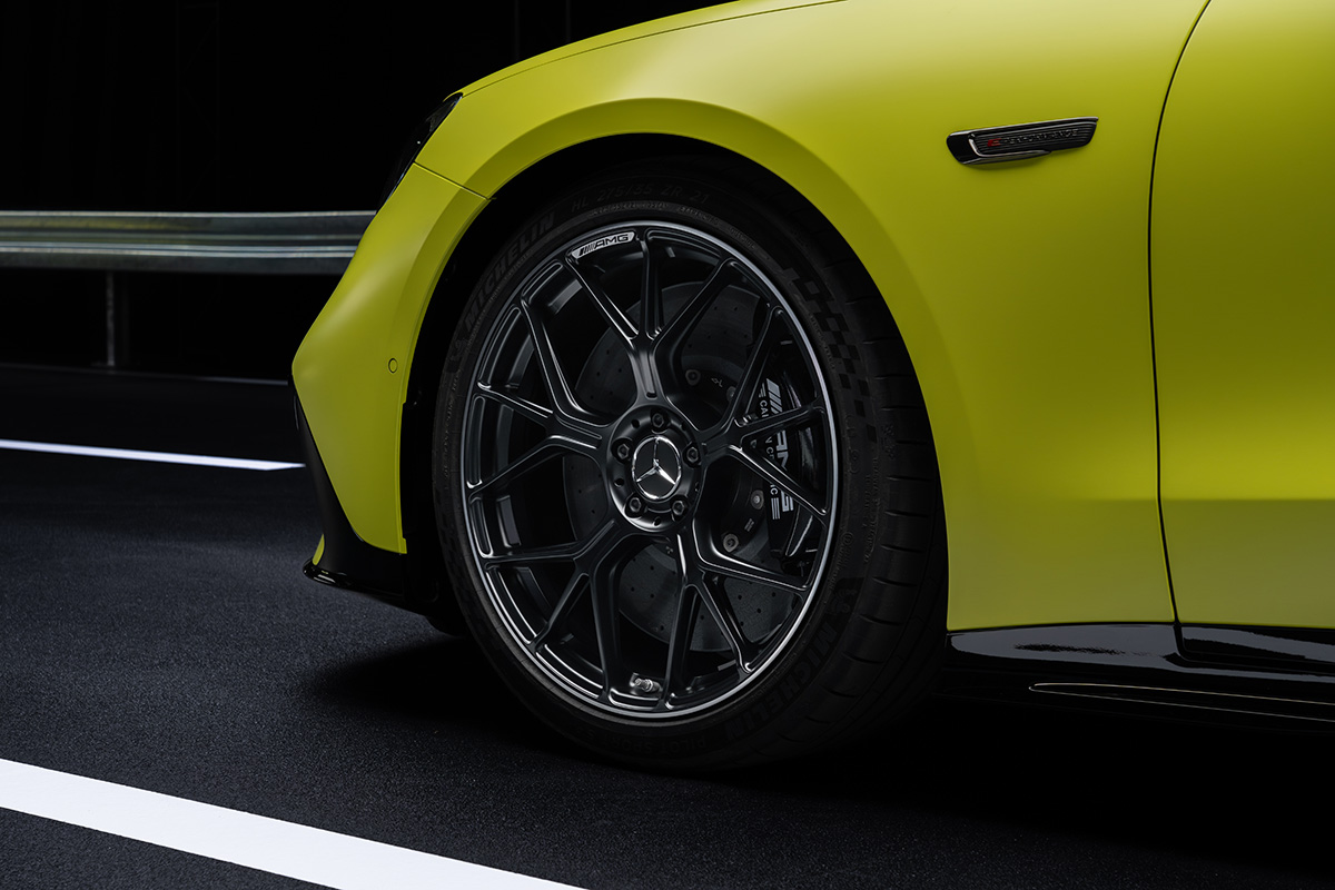世界初公開されたメルセデスAMG新型「GT 4ドアクーペ」