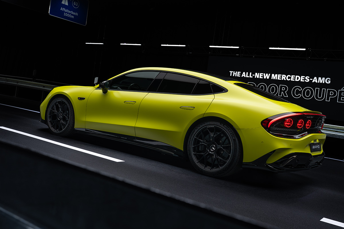 世界初公開されたメルセデスAMG新型「GT 4ドアクーペ」