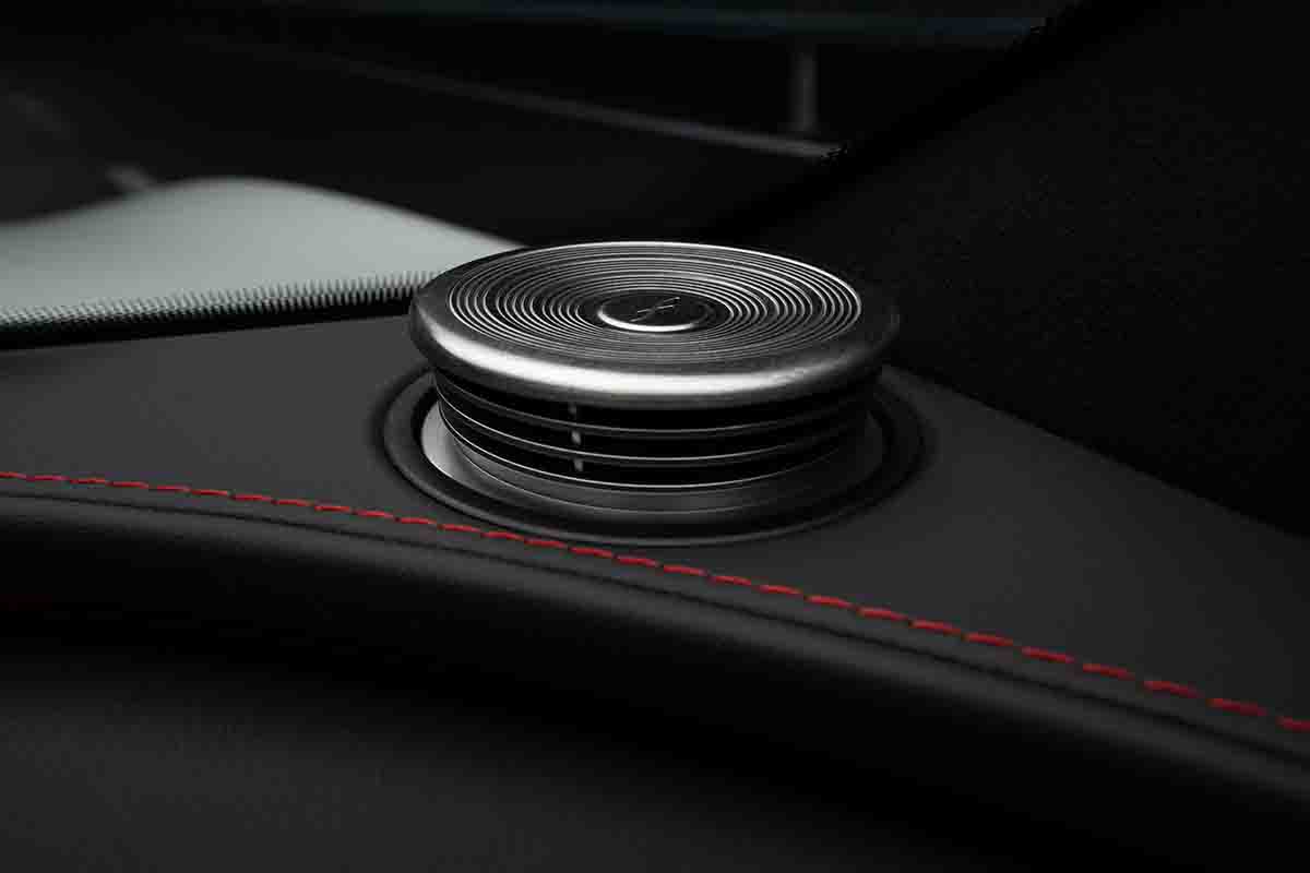 世界初公開されたメルセデスAMG新型「GT 4ドアクーペ」