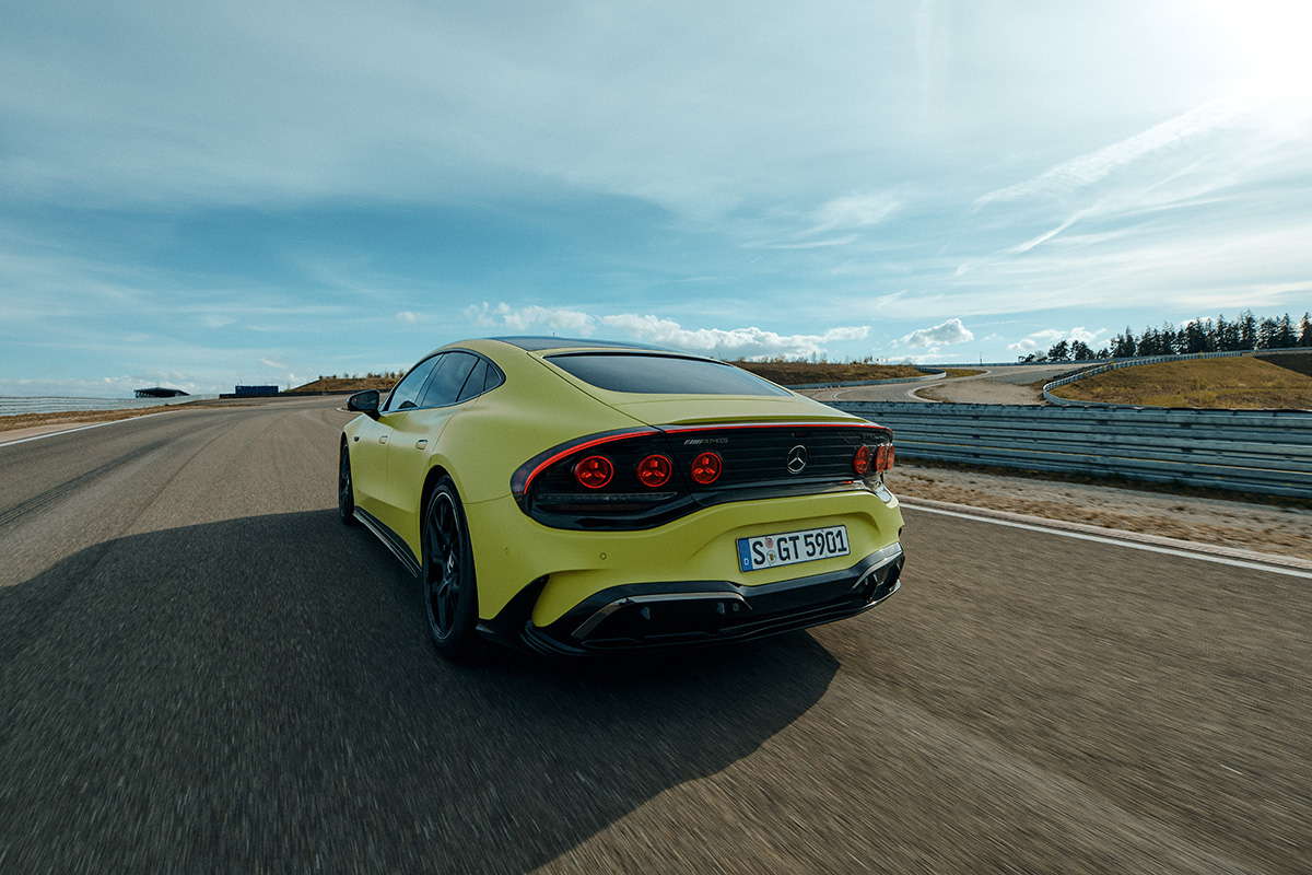 世界初公開されたメルセデスAMG新型「GT 4ドアクーペ」