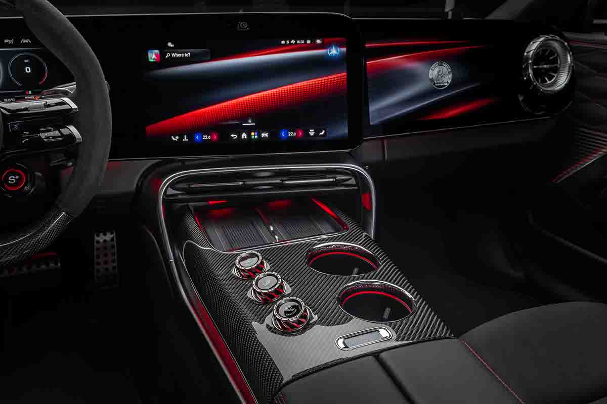 世界初公開されたメルセデスAMG新型「GT 4ドアクーペ」