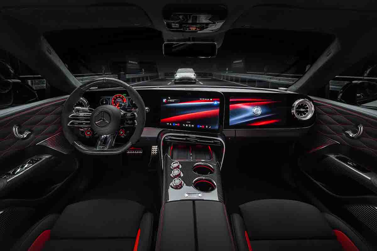 世界初公開されたメルセデスAMG新型「GT 4ドアクーペ」