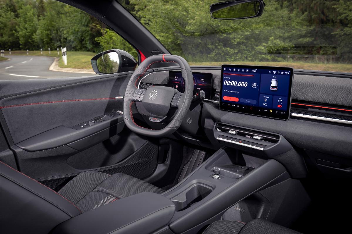 世界初公開されたフォルクスワーゲン「ID.ポロGTI」
