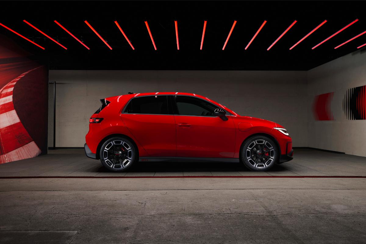 世界初公開されたフォルクスワーゲン「ID.ポロGTI」