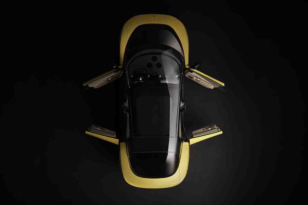世界初公開されたフェラーリ新型「ルーチェ（LUCE）」