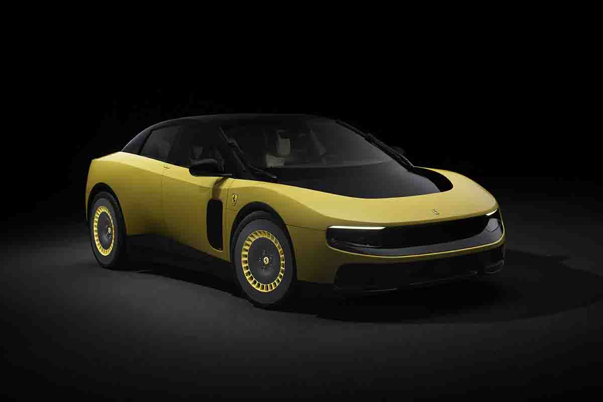 世界初公開されたフェラーリ新型「ルーチェ（LUCE）」