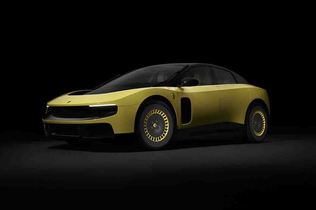 世界初公開されたフェラーリ新型「ルーチェ（LUCE）」