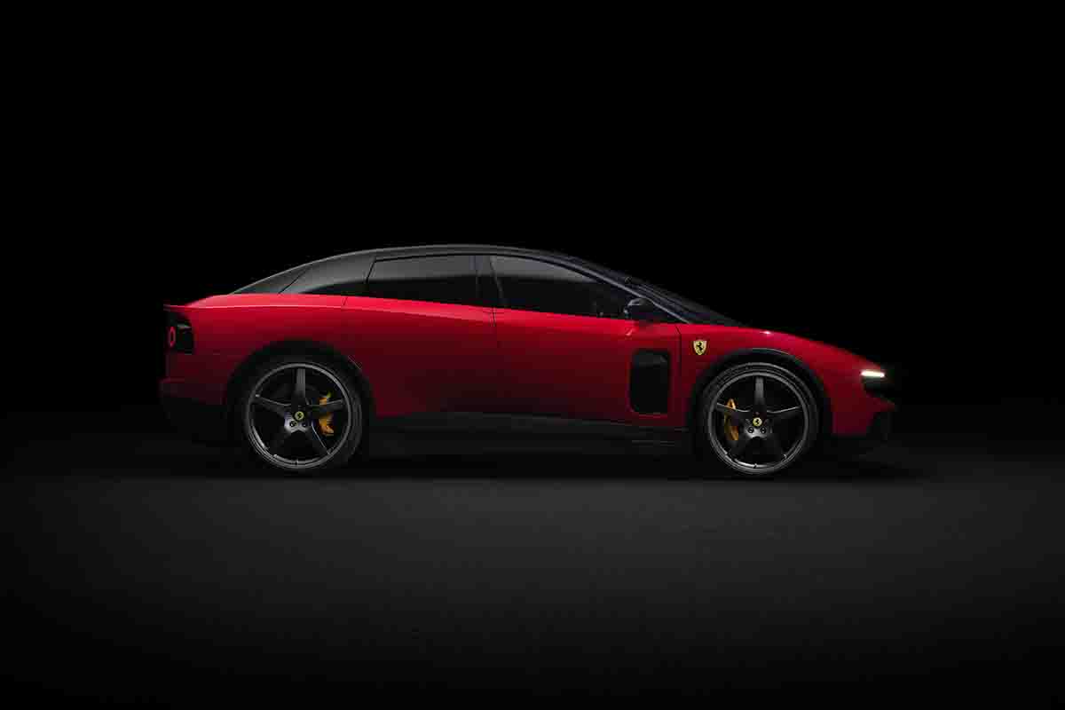 世界初公開されたフェラーリ新型「ルーチェ（LUCE）」
