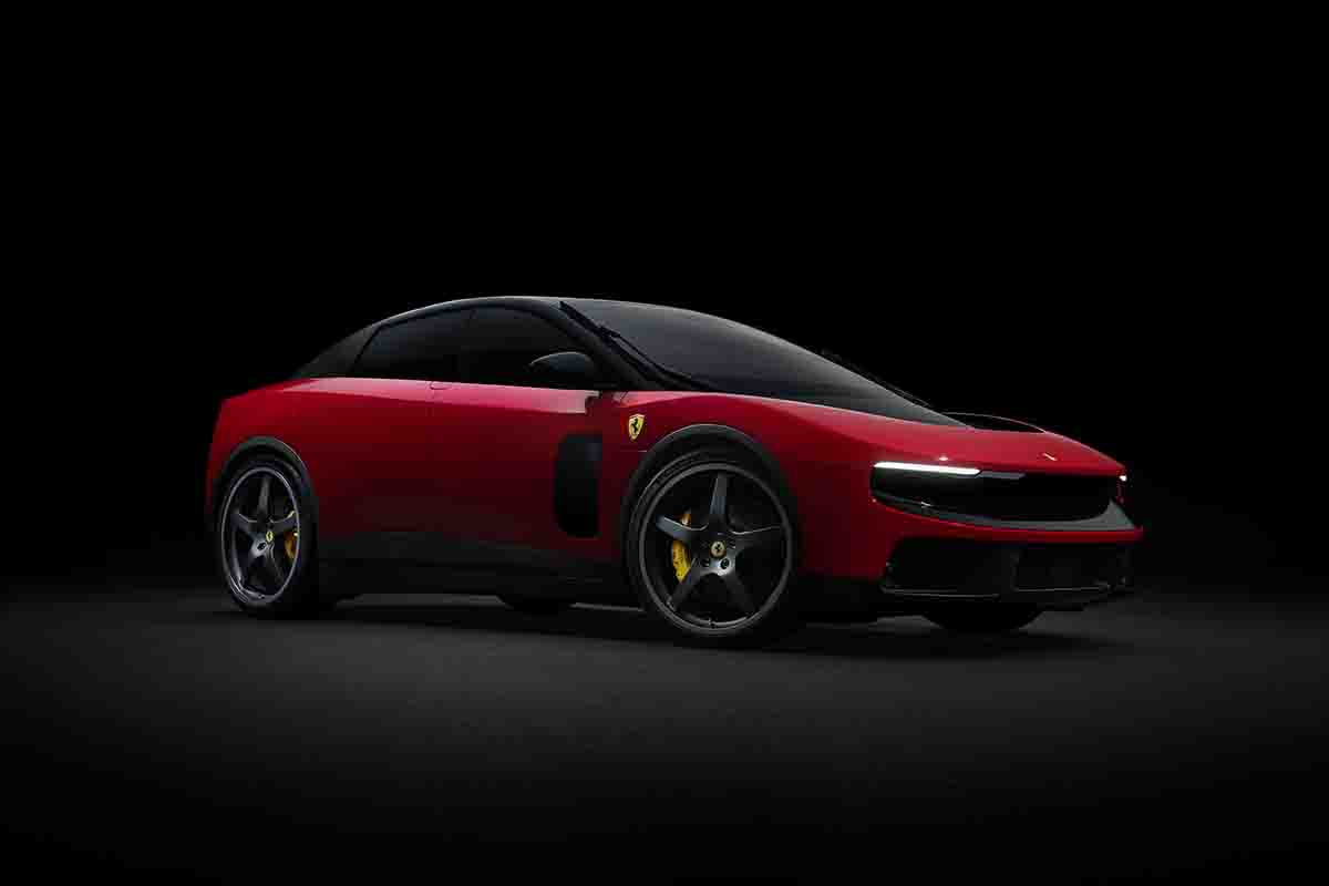世界初公開されたフェラーリ新型「ルーチェ（LUCE）」