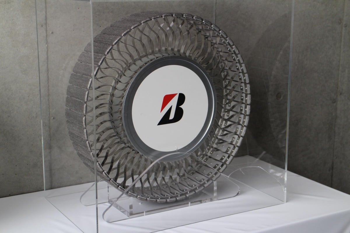 エアフリーとともに月面探査車向けタイヤも展示されていた