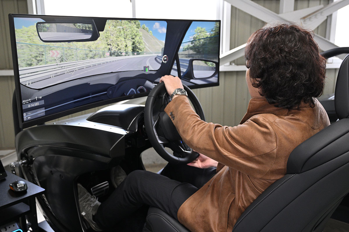 シミュレーター体験では、レクサス車の開発の舞台となっている「トヨタテクニカルセンター下山」の周回路を走行