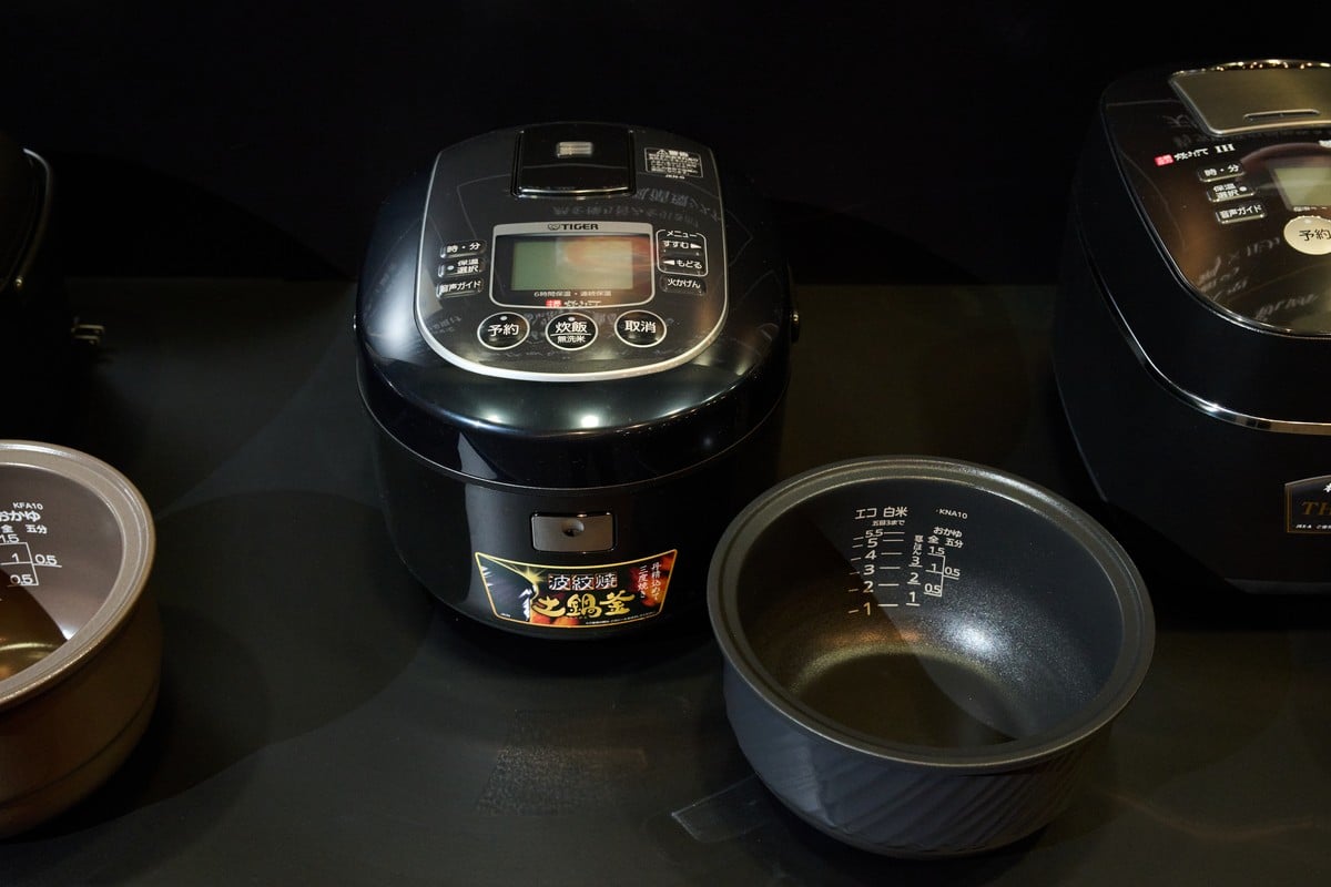 会場には、2006年の初代土鍋炊飯器から最新モデルまで、タイガーの土鍋炊飯器の歩みを展示。20年にわたる進化の軌跡が一望できた