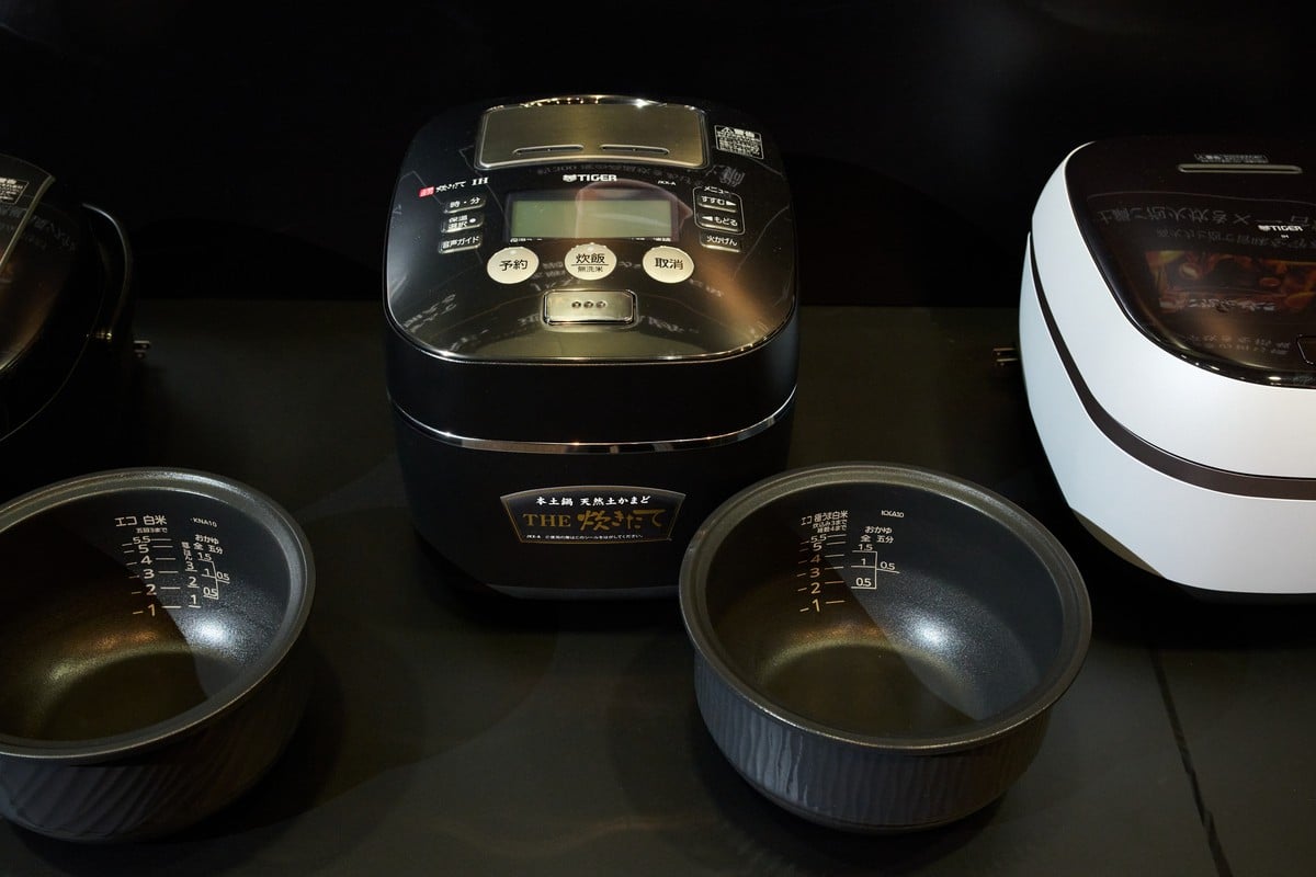 会場には、2006年の初代土鍋炊飯器から最新モデルまで、タイガーの土鍋炊飯器の歩みを展示。20年にわたる進化の軌跡が一望できた