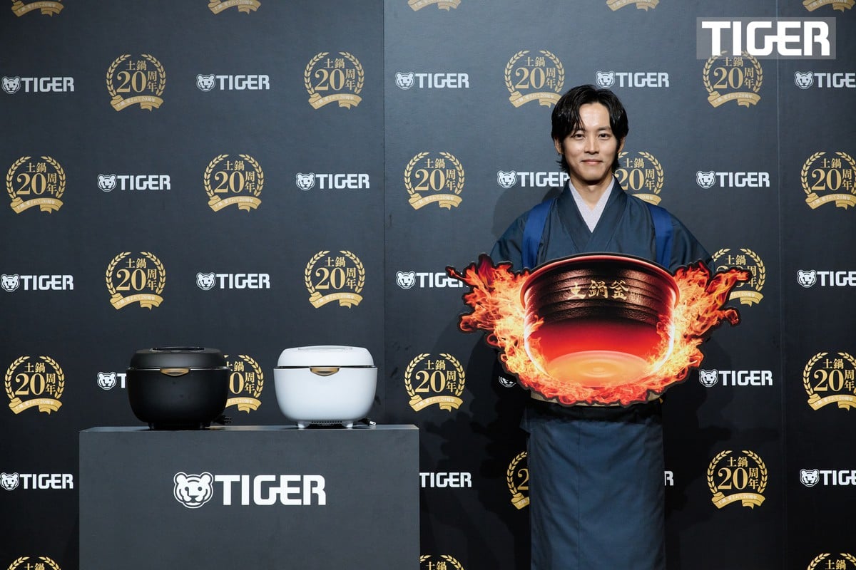 発表会には、タイガー魔法瓶のイメージキャラクターを務める俳優の松坂桃李さんも登壇。新CMの世界観に合わせた和装で、土鍋ごはんの魅力を伝えた