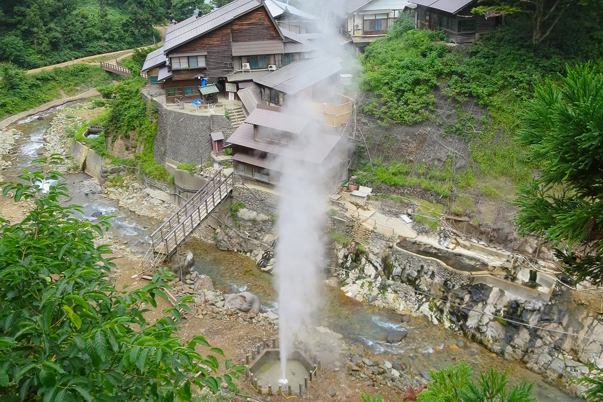 長野県「地獄谷温泉」