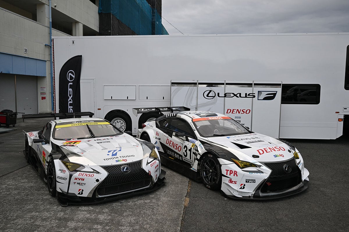 「SUPER GT」GT300仕様の「LC500h」と、「スーパー耐久」仕様の「RC F GT3」