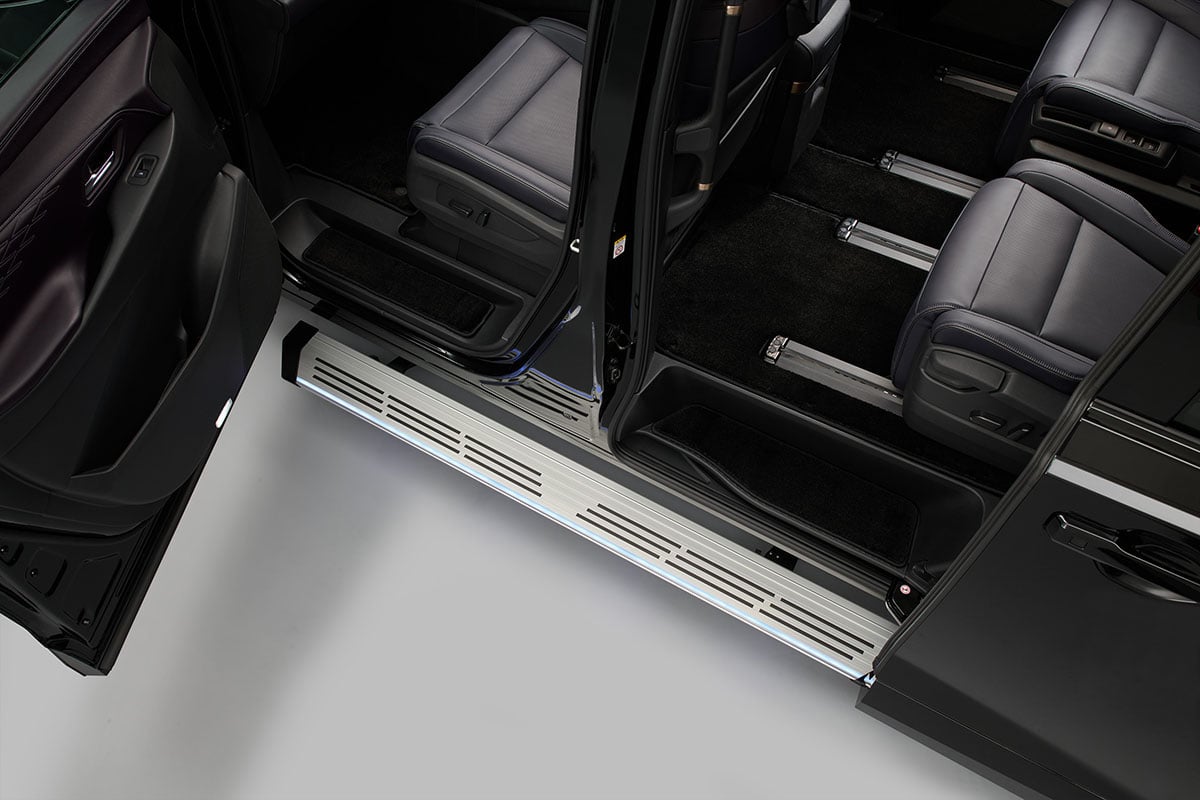 日産 新型「エルグランド ステップタイプ」