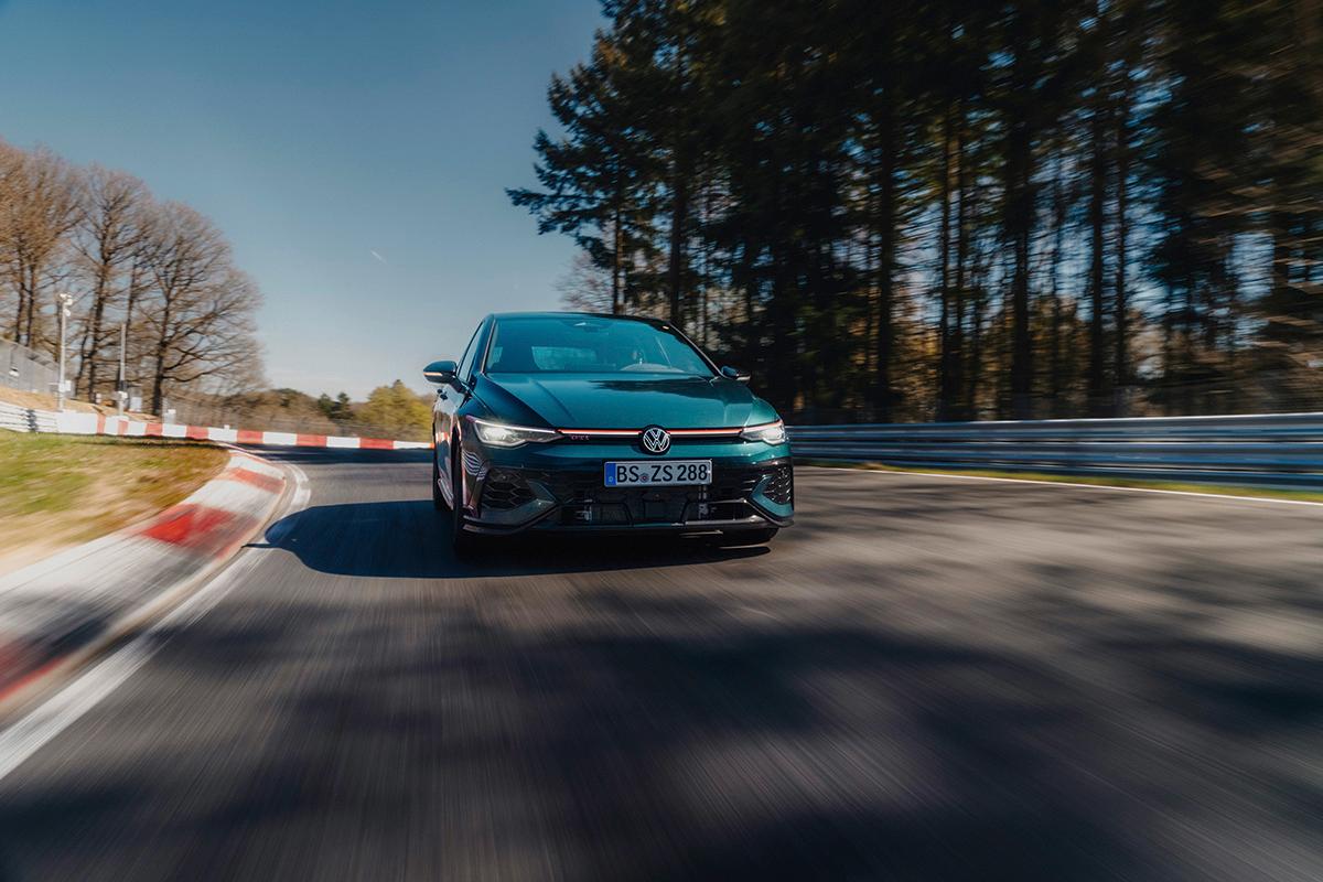 ニュルブルクリンク北コースにおける市販FF車最速ラップを記録したVW「ゴルフGTI エディション50」