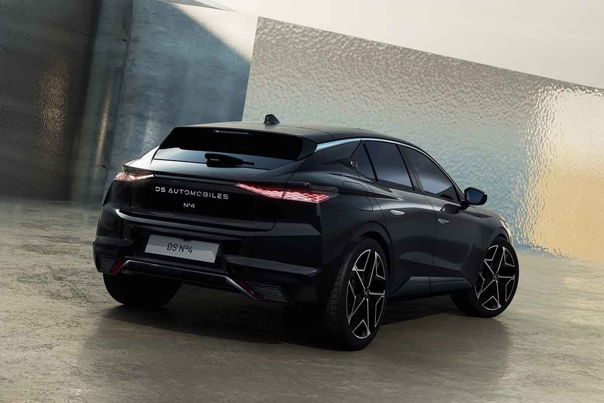 日本上陸したDS「N°4 ETOILE HYBRID」