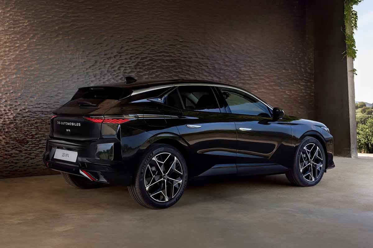 日本上陸したDS「N°4 ETOILE HYBRID」