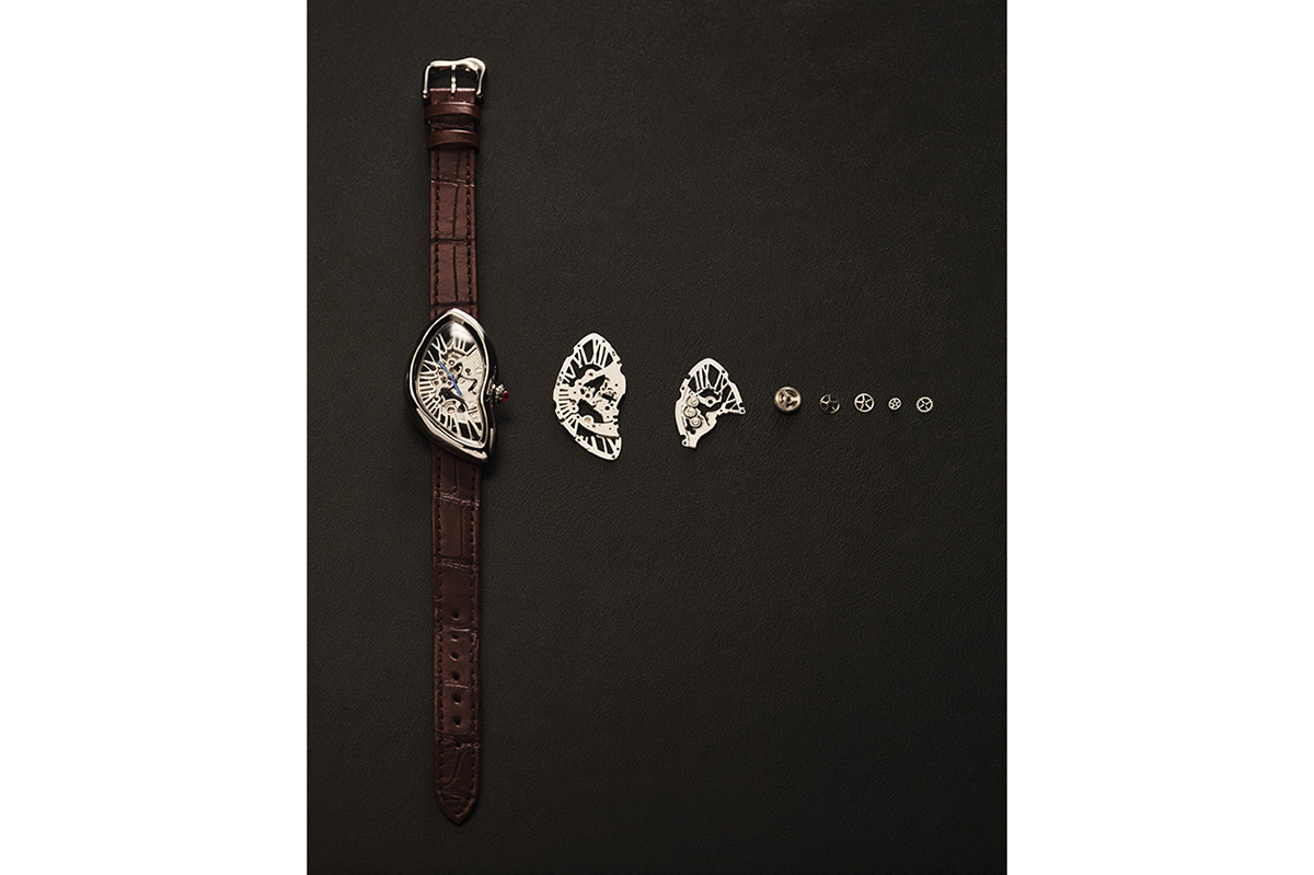 カルティエ プリヴェ「クラッシュ」スケルトン©Cartier ©Valentin Abad