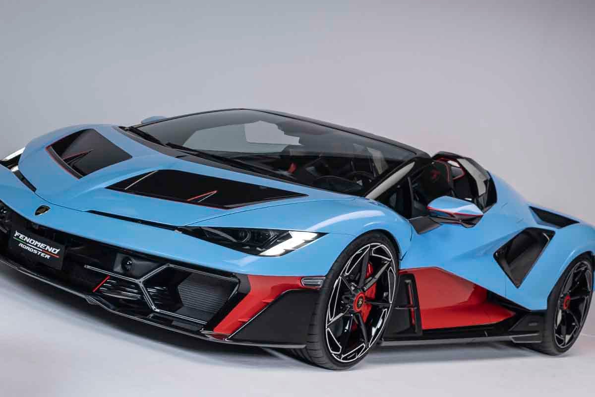 世界初公開されたランボルギーニ新型「フェノメノ・ロードスター」