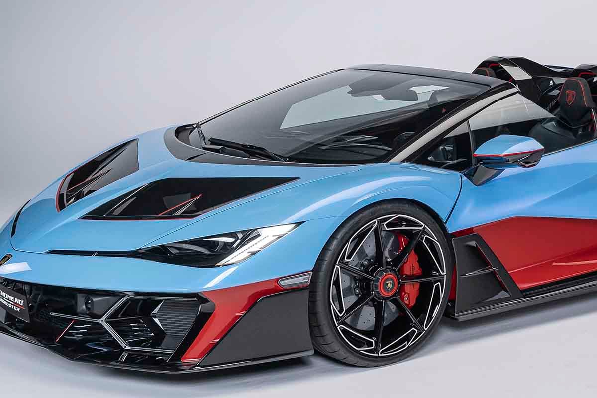 世界初公開されたランボルギーニ新型「フェノメノ・ロードスター」
