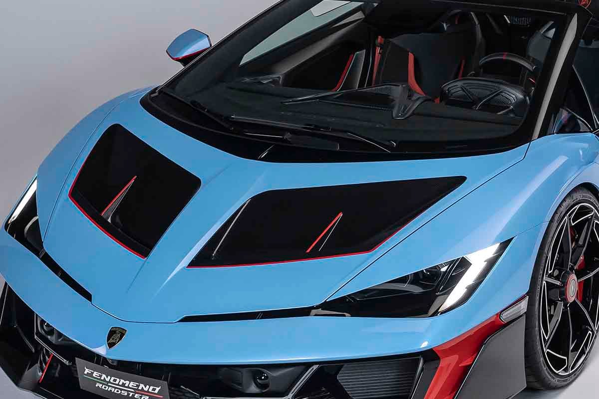 世界初公開されたランボルギーニ新型「フェノメノ・ロードスター」