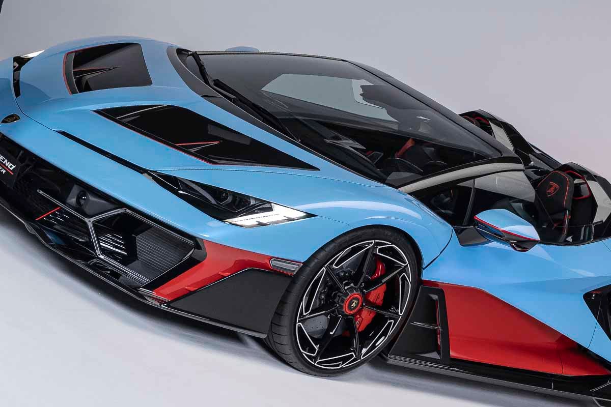 世界初公開されたランボルギーニ新型「フェノメノ・ロードスター」